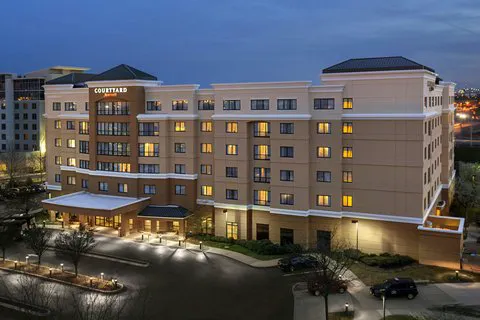 Courtyard Newark Elizabeth Picture 1