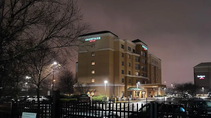 Courtyard Newark Elizabeth Picture 5