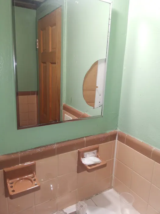 Lincoln Tunnel Motel Picture 9