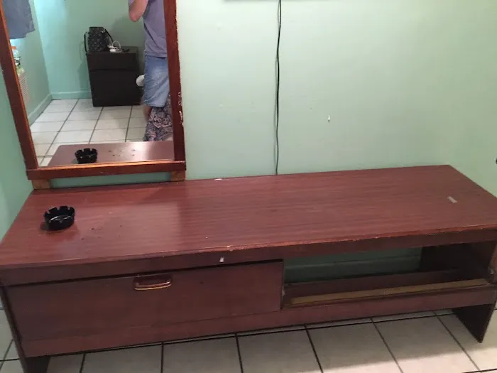 Lincoln Tunnel Motel Picture 10