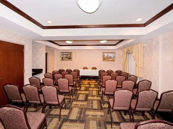 Quality Suites NYC Gateway Picture 6