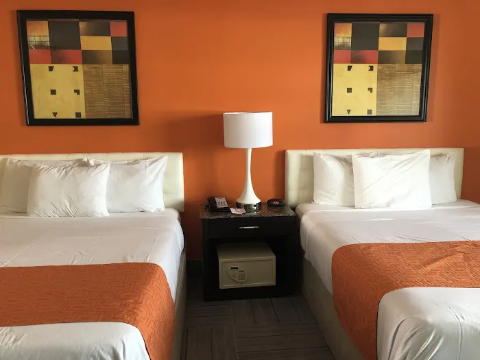 Howard Johnson by Wyndham North Bergen Picture 3