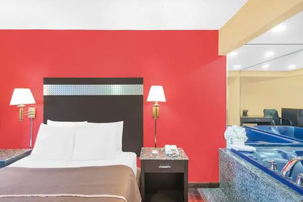 Howard Johnson by Wyndham North Bergen Picture 9