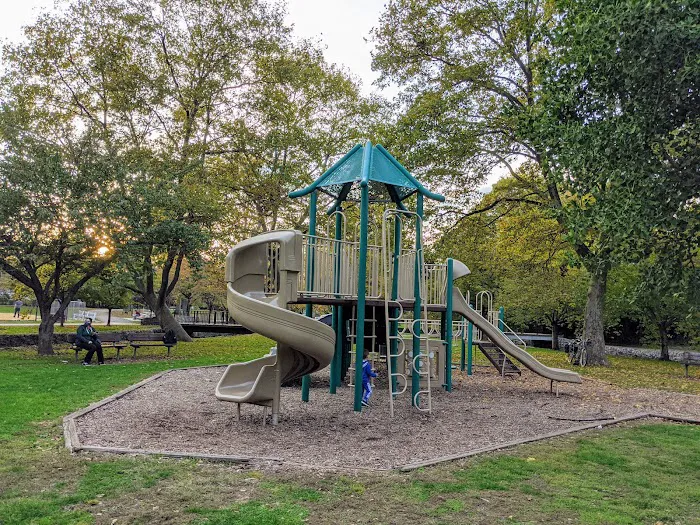 Kingsland Park Picture 1