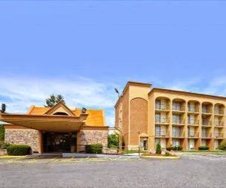 Howard Johnson by Wyndham Clifton NJ