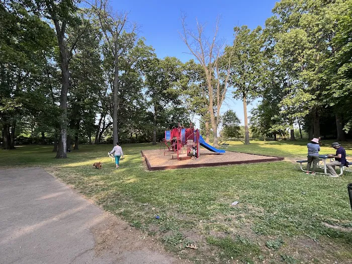 Knollcroft Park Picture 2