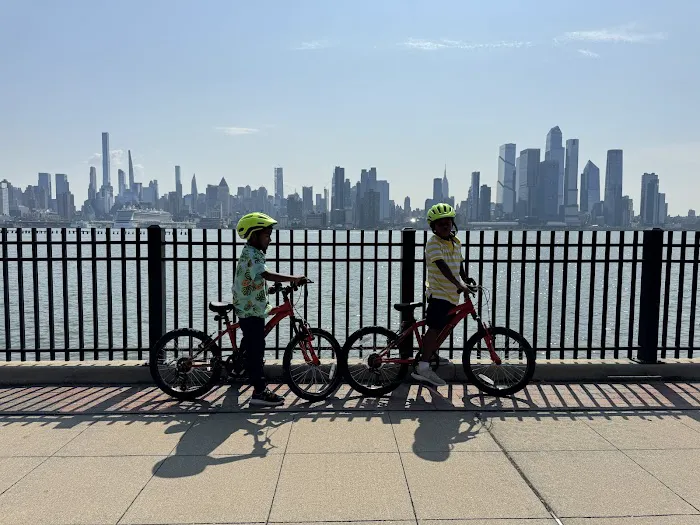 Weehawken Waterfront Pershing Circle Picture 5