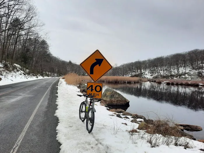 Trailhead Parking Picture 10