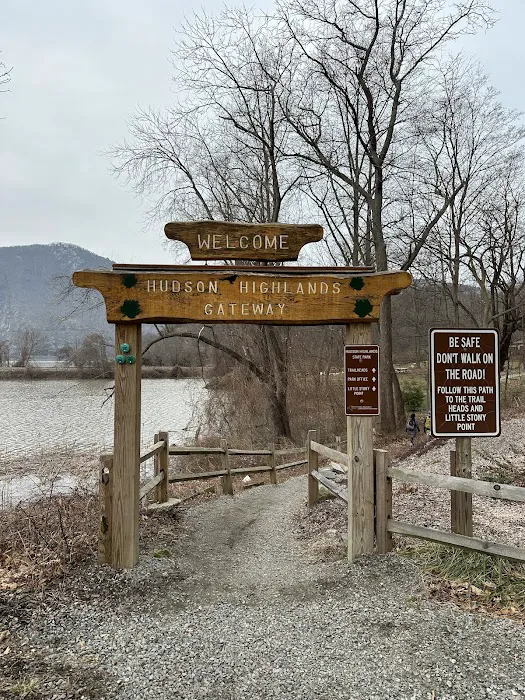 Hudson Highlands Gateway Park Overlook Pond Trailhead Picture 8