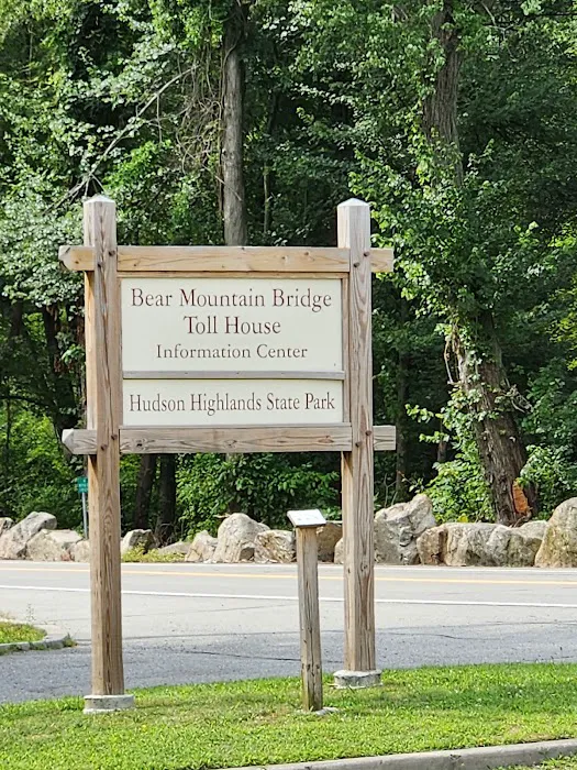 Bear Mountain Bridge Toll House Trail Head Picture 2