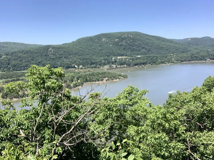Bear Mountain Bridge Toll House Trail Head Picture 8
