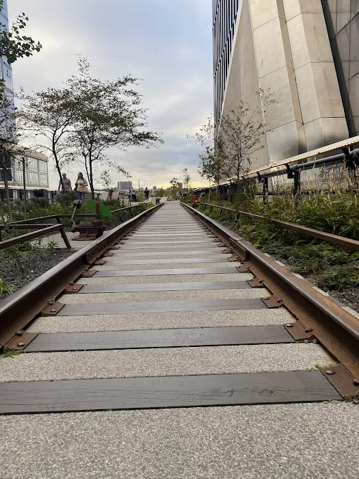 High Line Plinth Picture 3