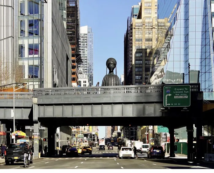 High Line Plinth Picture 5