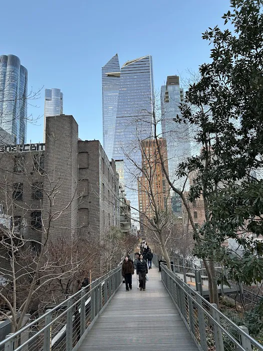 High Line Plinth Picture 8