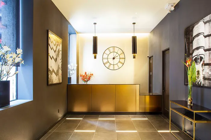 The Hotel at Fifth Avenue Picture 9