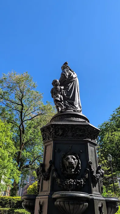 Union Square Drinking Fountain Picture 4