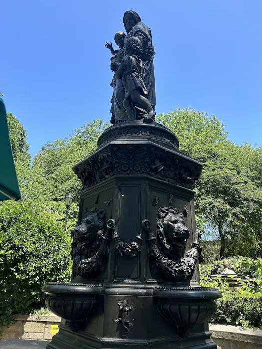 Union Square Drinking Fountain Picture 3