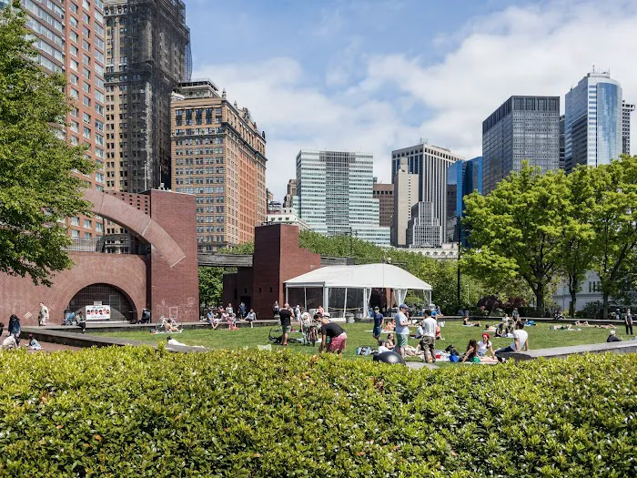 Robert F. Wagner Jr. Park Picture 3