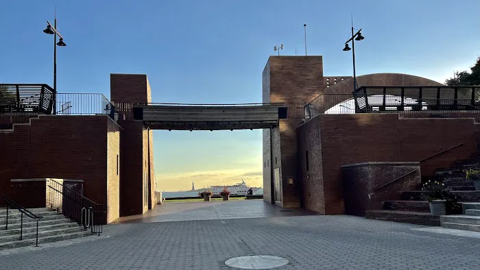 Robert F. Wagner Jr. Park Picture 2