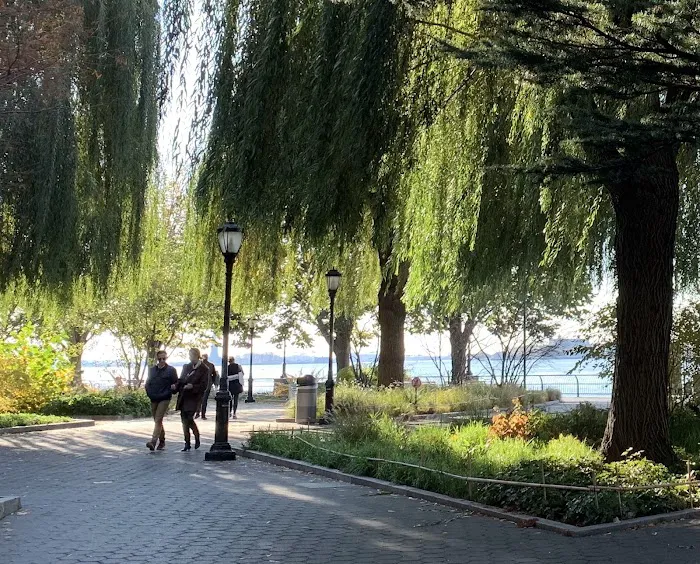 Battery Park City Esplanade Picture 8