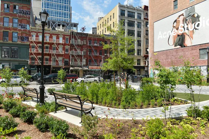 Rapkin-Gayle Plaza Picture 9