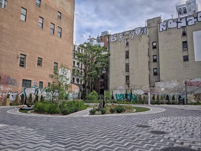Rapkin-Gayle Plaza Picture 3