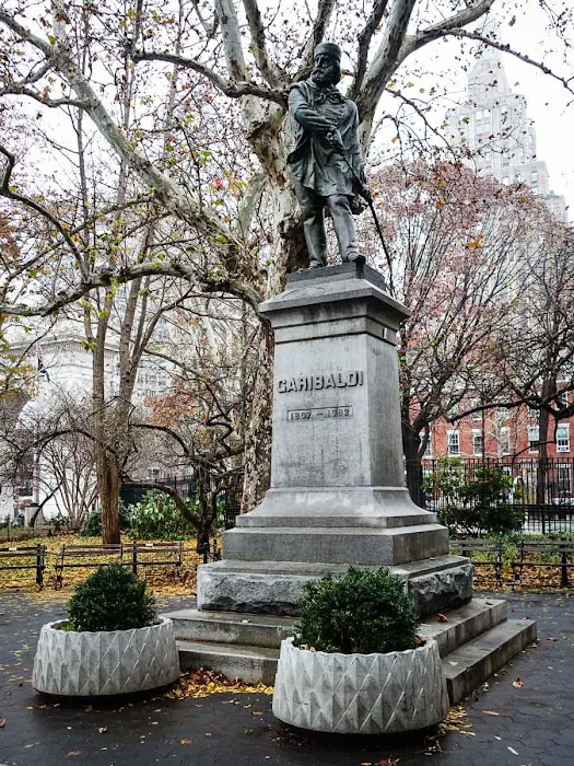 Garibaldi Plaza Picture 9
