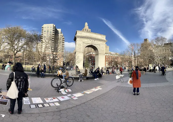 Garibaldi Plaza Picture 6
