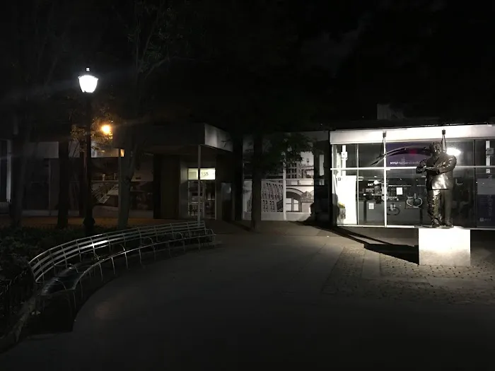Fiorello La Guardia Park Picture 3