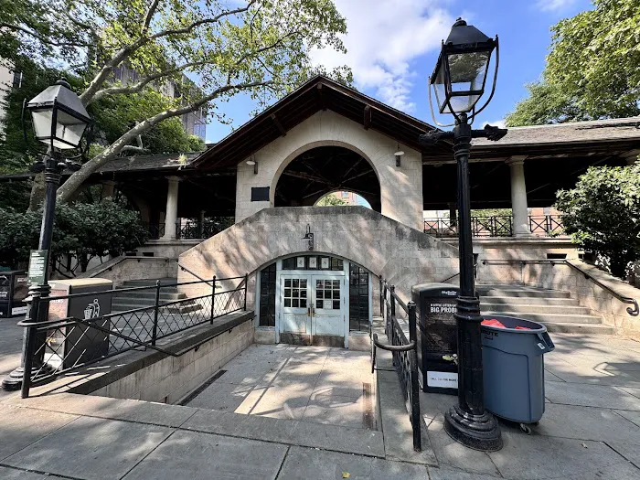 Columbus Park Pavilion Picture 6