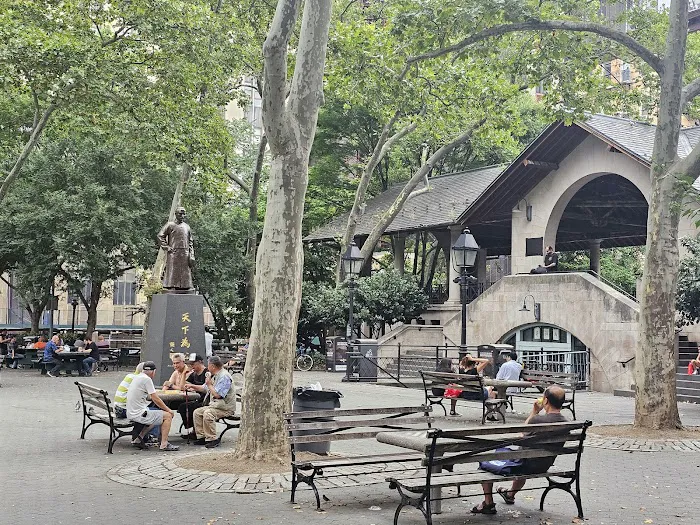 Columbus Park Pavilion Picture 8