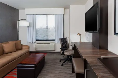Fairfield Inn & Suites New York Staten Island Picture 8