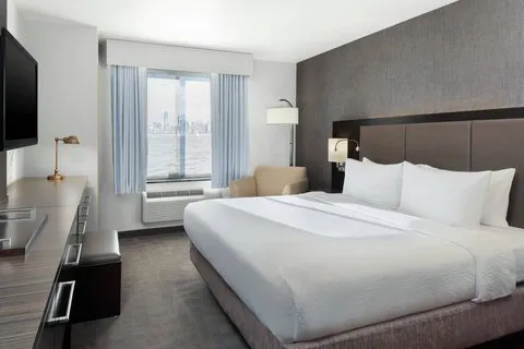 Fairfield Inn & Suites New York Staten Island Picture 9