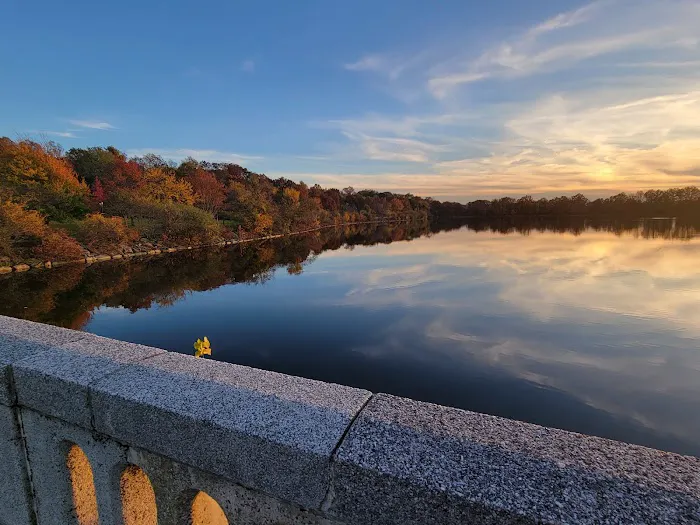 Silver Lake Reservoir Picture 2