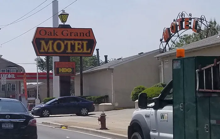 Oak Grand Motel Picture 1