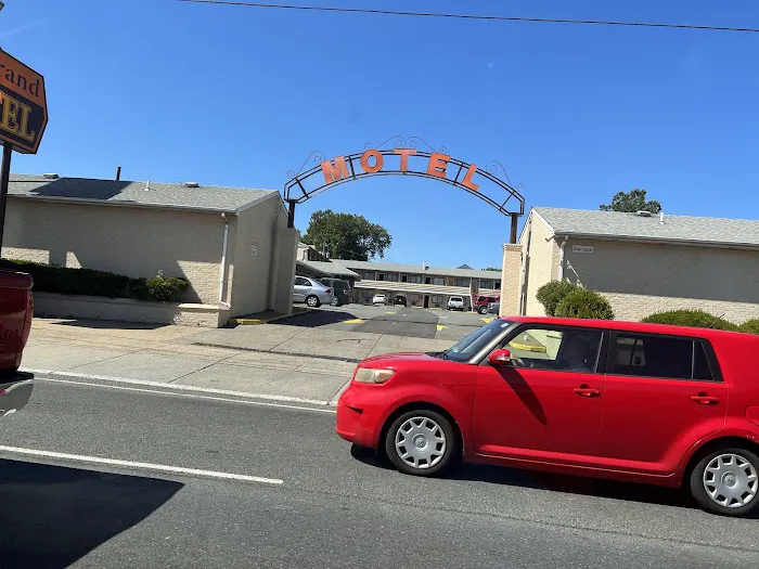 Oak Grand Motel Picture 7