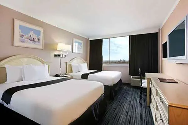 Ramada by Wyndham North Bergen Picture 2