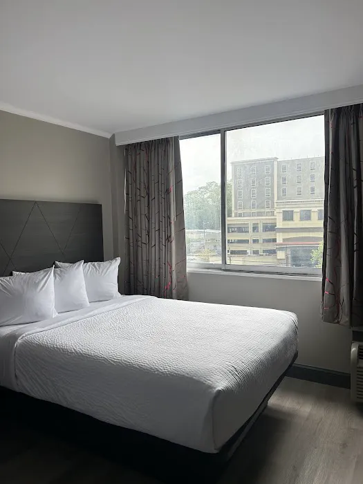 Ramada by Wyndham North Bergen Picture 8