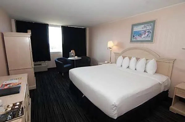 Ramada by Wyndham North Bergen Picture 4