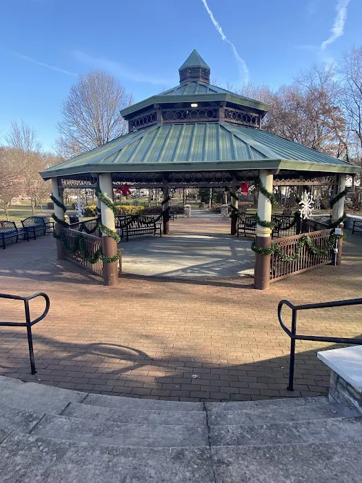Dowling Gardens Picture 5