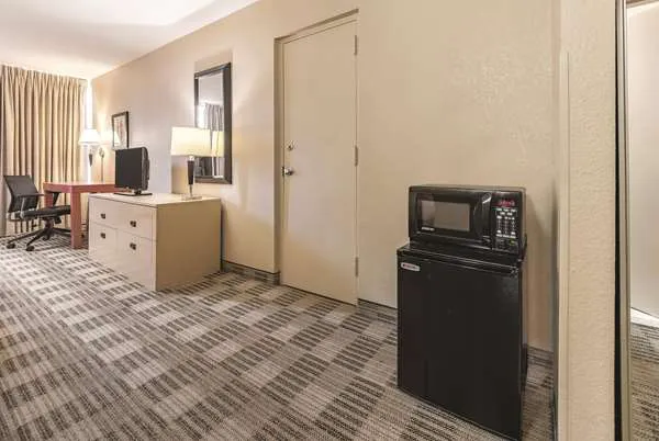 Ramada by Wyndham Fairfield NJ Picture 8