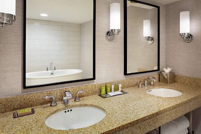 DoubleTree by Hilton Fairfield Hotel & Suites Picture 5