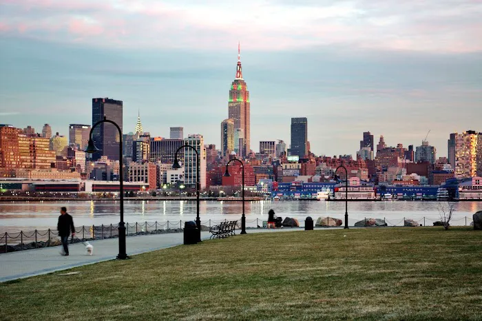 Lincoln Harbor Park Picture 2
