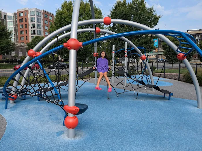 Lincoln Harbor Park Picture 3