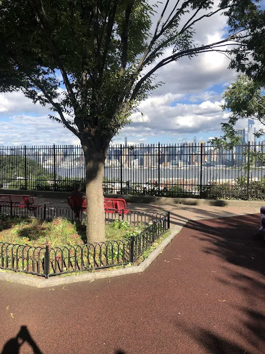 Gregory Park Picture 2