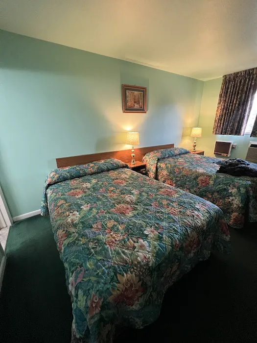 Tuxedo Motel Picture 10