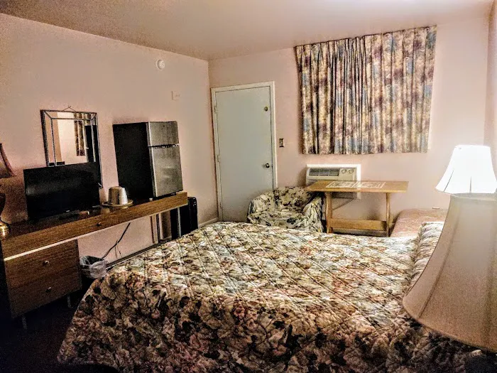 Tuxedo Motel Picture 9