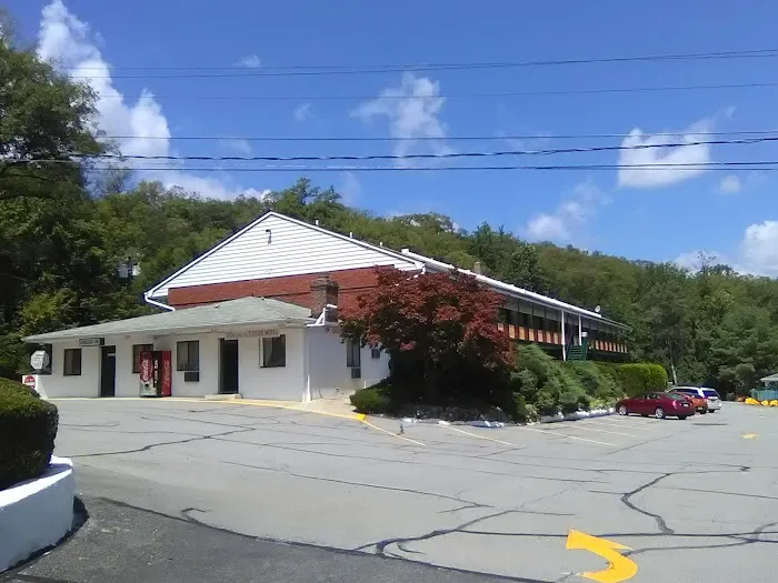 Tuxedo Motel Picture 7