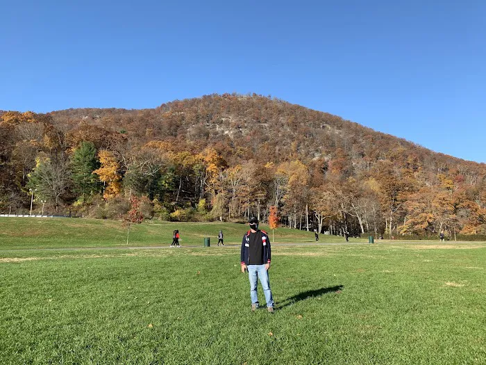 Suffern Bear Mountain Trailhead Picture 5