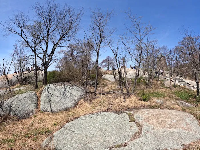 Suffern Bear Mountain Trailhead Picture 3